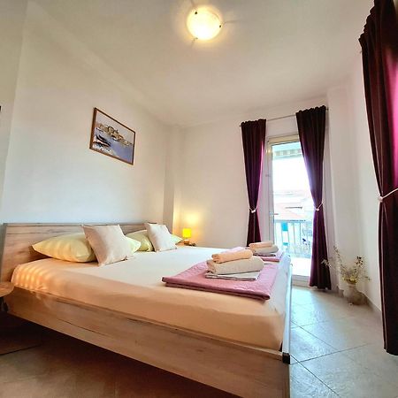 Cozy 1-Bedroom Apartment Near The Center Of Трогир Экстерьер фото
